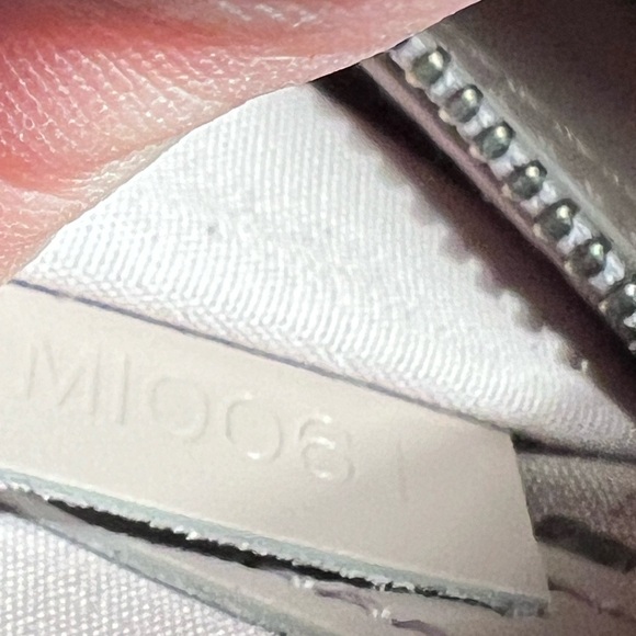 Louis Vuitton Pre-Owned 2004 Saint
Tropez Shoulder Bag - - Picture 3 of 9